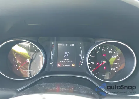 2018 Jeep Compass Latitude 4X4 z USA, uszkodzony, nr VIN 3C4NJDBB8JT416701